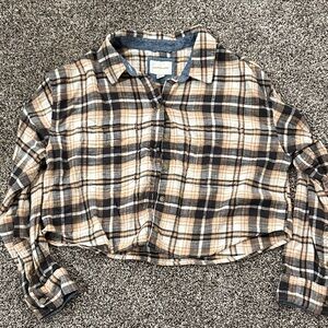 Women’s cropped American Eagle flannel
